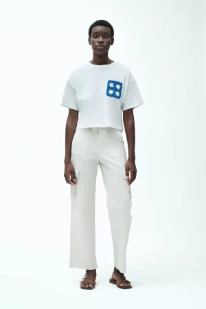 T-SHIRT IN COTONE CON TASCHINO FIORI CROCHET - FD247