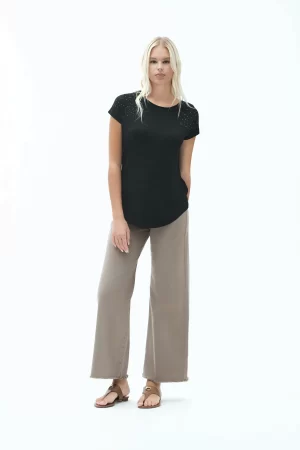 T-SHIRT IN VISCOSA CON STRASS E BORCHIE - FD257